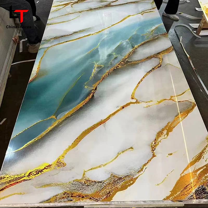 Impermeable de 1220 × 2440 mm de 3 mm PVC UV Board para la decoración del panel de pared interior con acabado de alto brillo para la decoración de diseño de la oficina de la casa