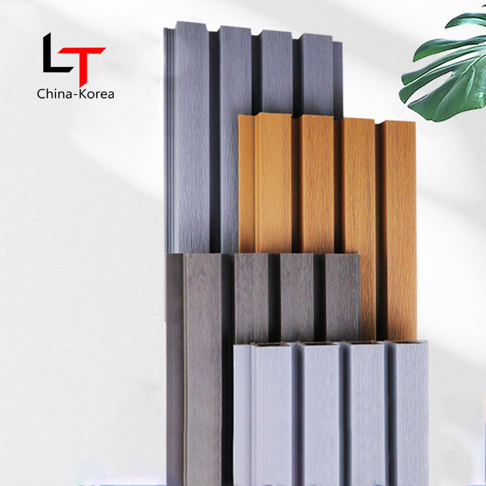 Revestimiento de Pared Exterior con Textura de Madera y Patrón Negro, Paneles de Pared Fluted WPC para Exteriores, Revestimiento Decorativo de Siding de Casa