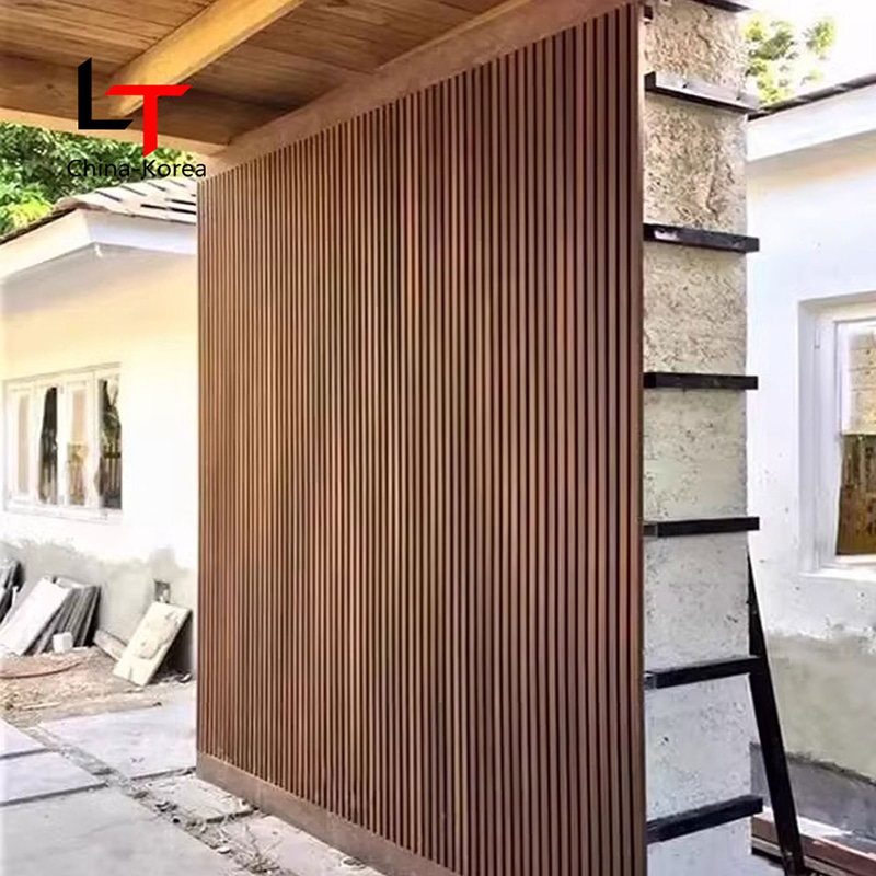 Revestimiento de Pared Exterior con Textura de Madera y Patrón Negro, Paneles de Pared Fluted WPC para Exteriores, Revestimiento Decorativo de Siding de Casa